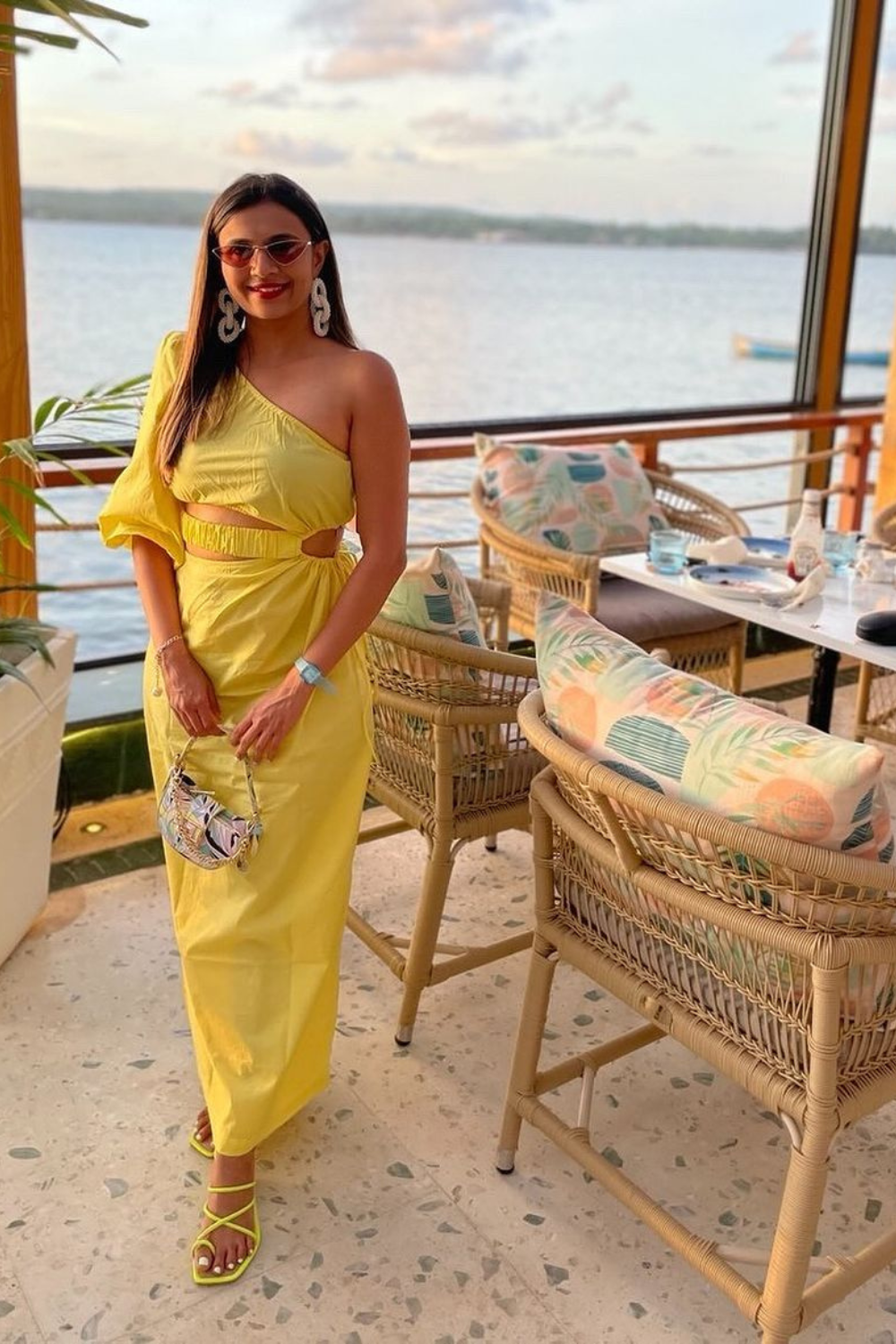 RIDDHI SANGHAVI IN QUEEN BEE DRESS (YELLOW)